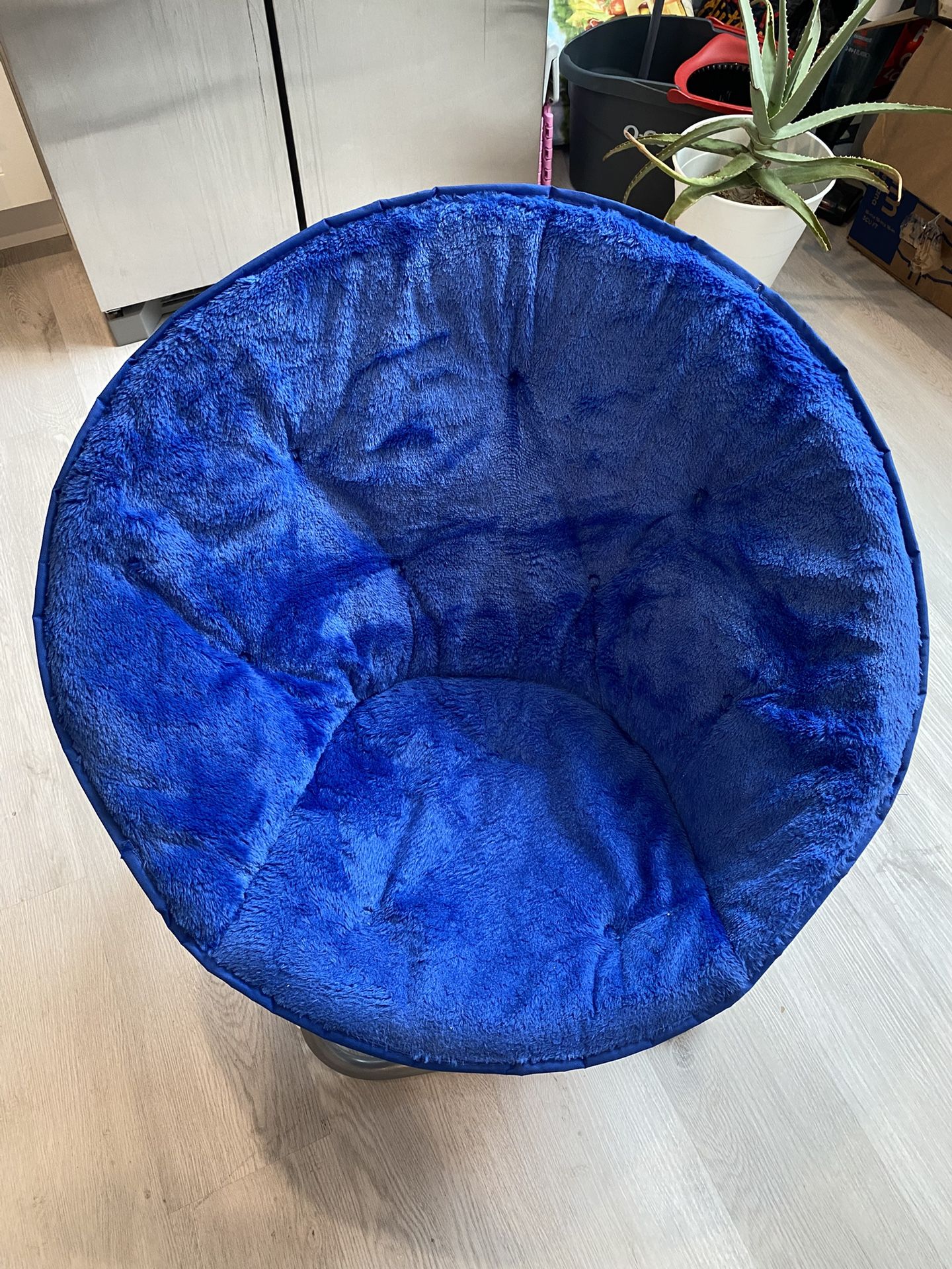 Saucer Chair