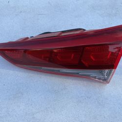 2016-2018 HYUNDAI TUCSON REAR PASSENGER INNER SIDE TAIL LIGHT BRAKE LAMP OEM