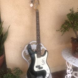 Peavey Bass Guitar  Good Condition