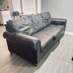 Brown pleather couch in excellent condition