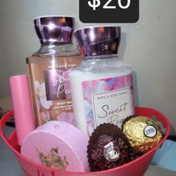 Valentine's Basket. Bbw Set. Valentine's Gift Set. Sweet Pea. Bath and Body Works. Birthday Gift. 