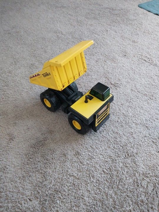 TONKA STEEL DUMP TRUCK GREAT COND.