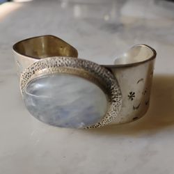 Beautiful Solid  Silver Bracelet With Rainbow Moonstone