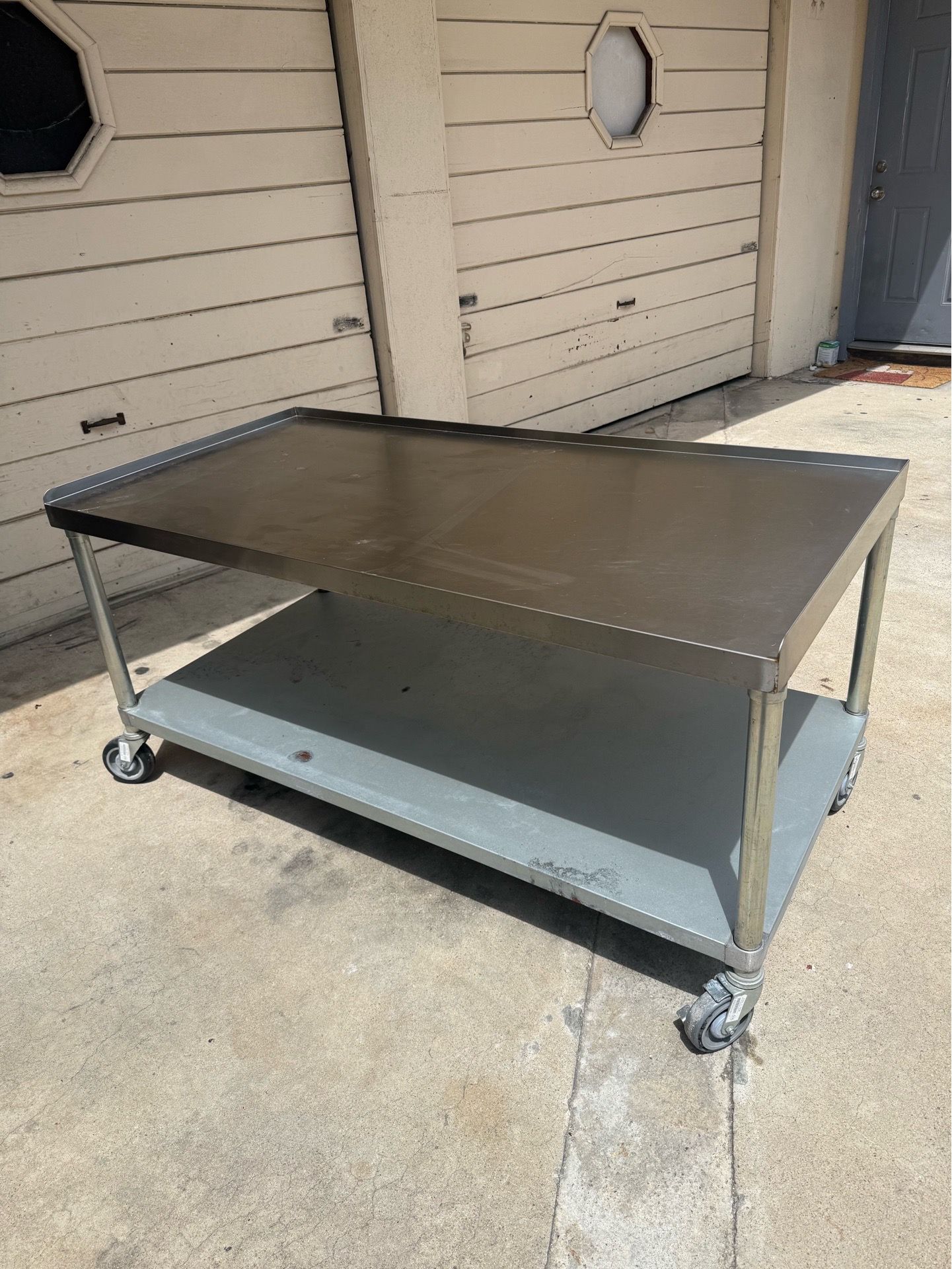 Stainless steel rolling table