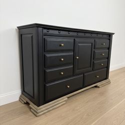 ✨ Gorgeous XL Modern Elegant Dresser ✨
