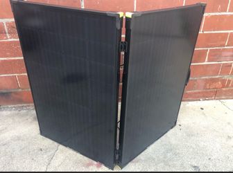 Goal Zero Boulder 200 Briefcase solar panel