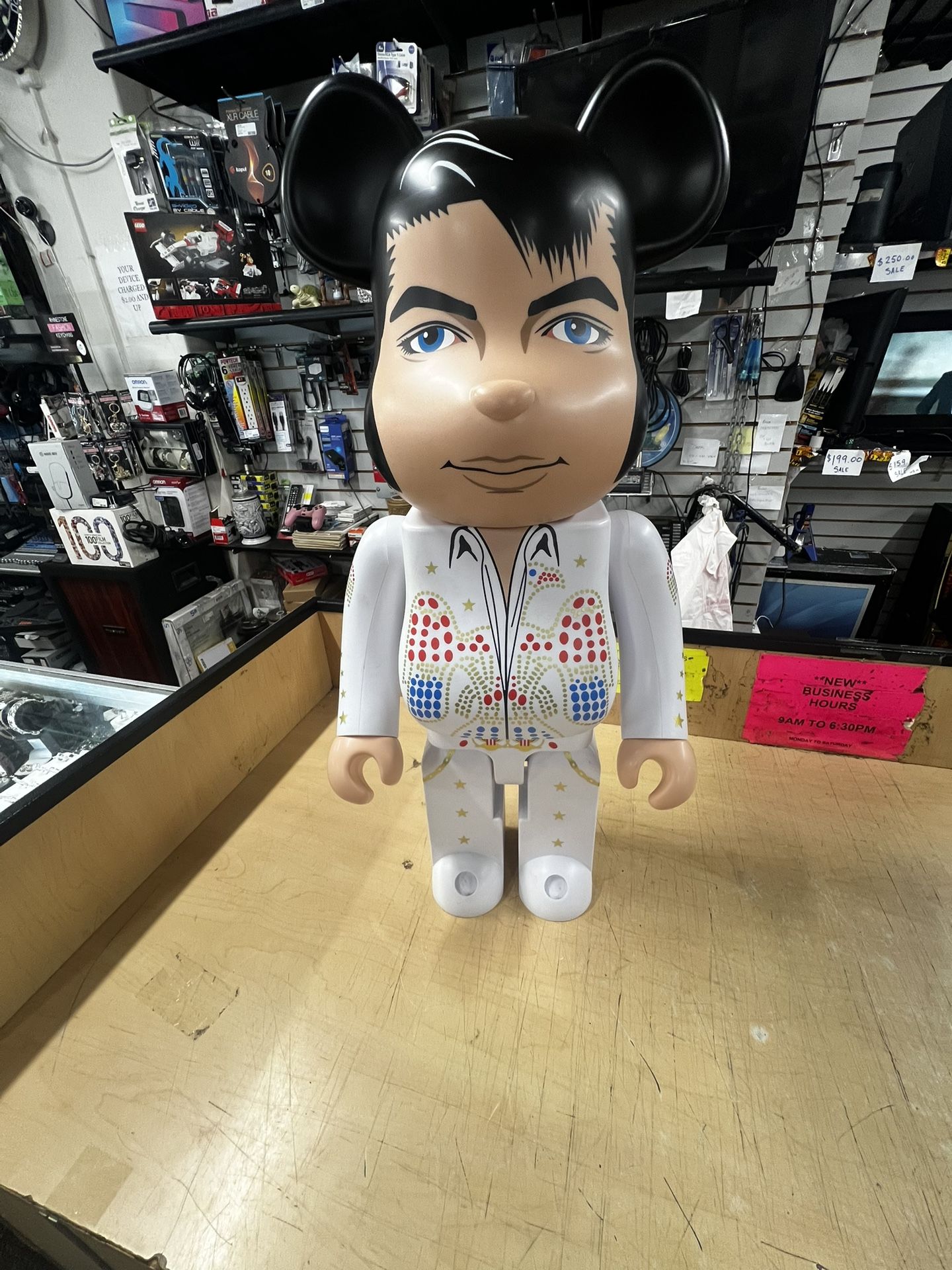 ELVIS PRESSLEY BEARBRICK COLLECTOR SELLING FOR $599 ‼️