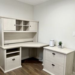 Beautiful Office Set! Desk w/ Hutch, Cabinets, Bookshelf