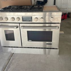 Jenn-air Gas/ Electric Range 