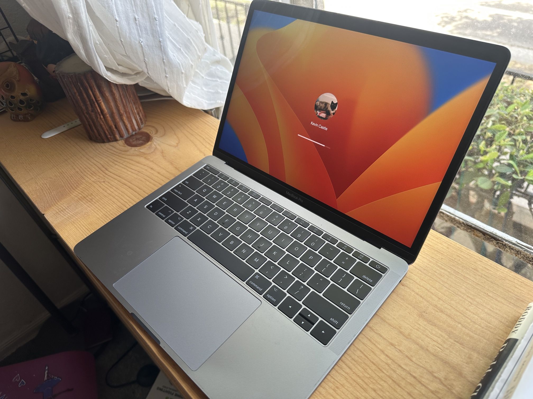 BEST OFFER! MacBook Pro (2017) - 250gb Storage