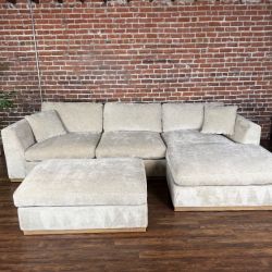 Delivery Available Henredon cream sectional sofa couch w ottoman retails 1700