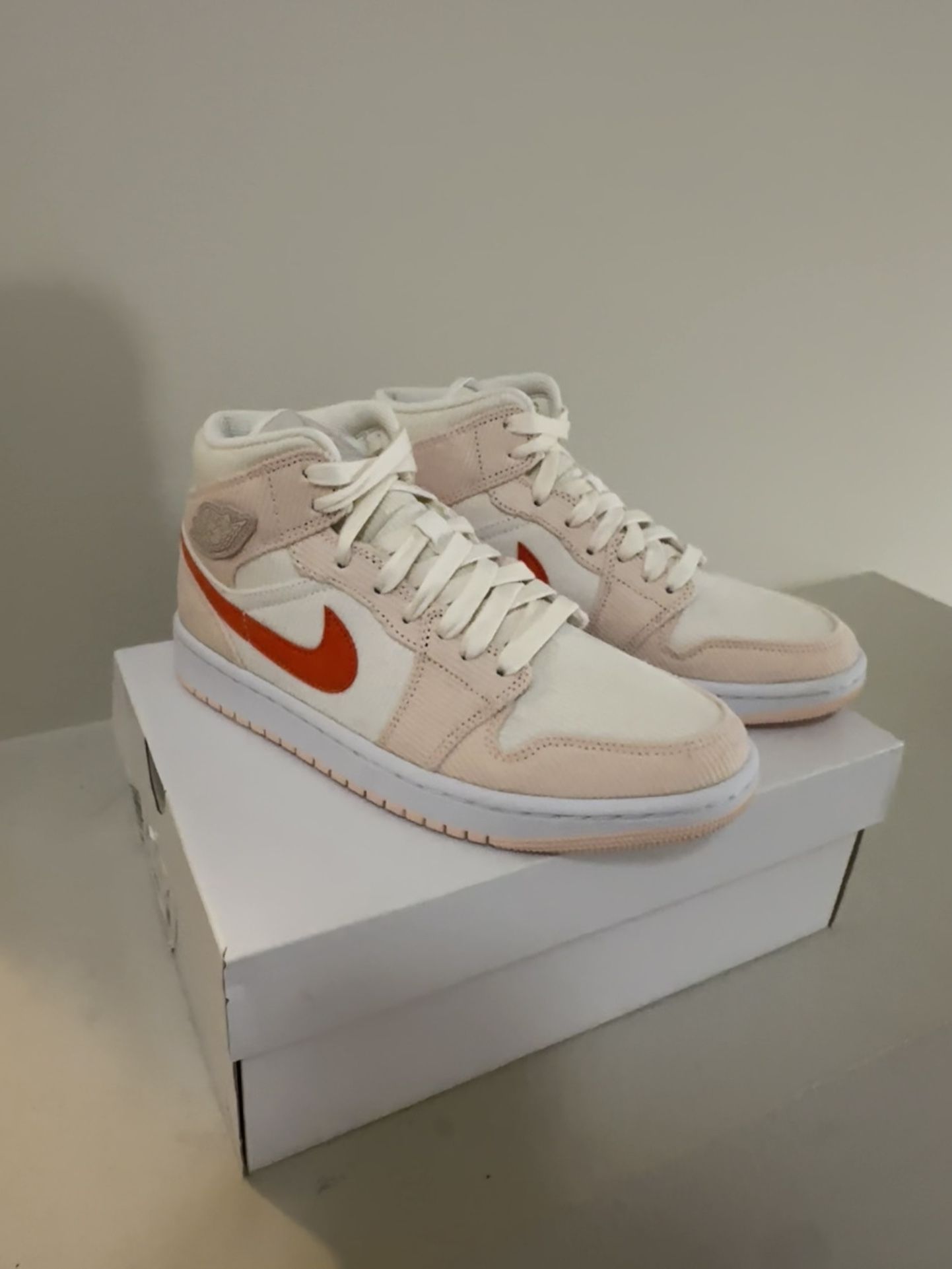 Jordan Mid Corduroy M6)