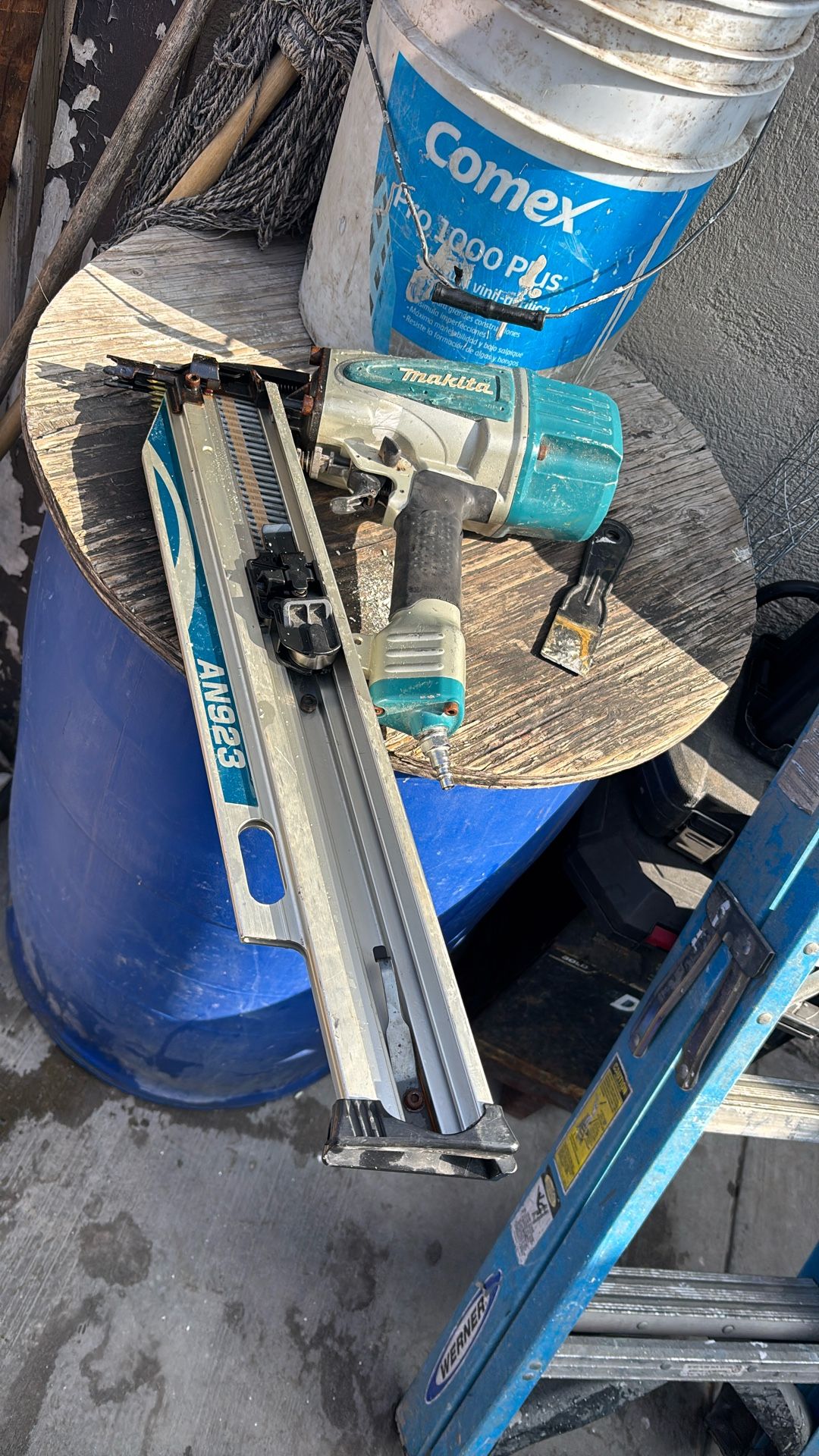 Makita Nail Gun 