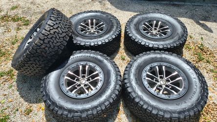 Jeep Wrangler 392 wheels and tires