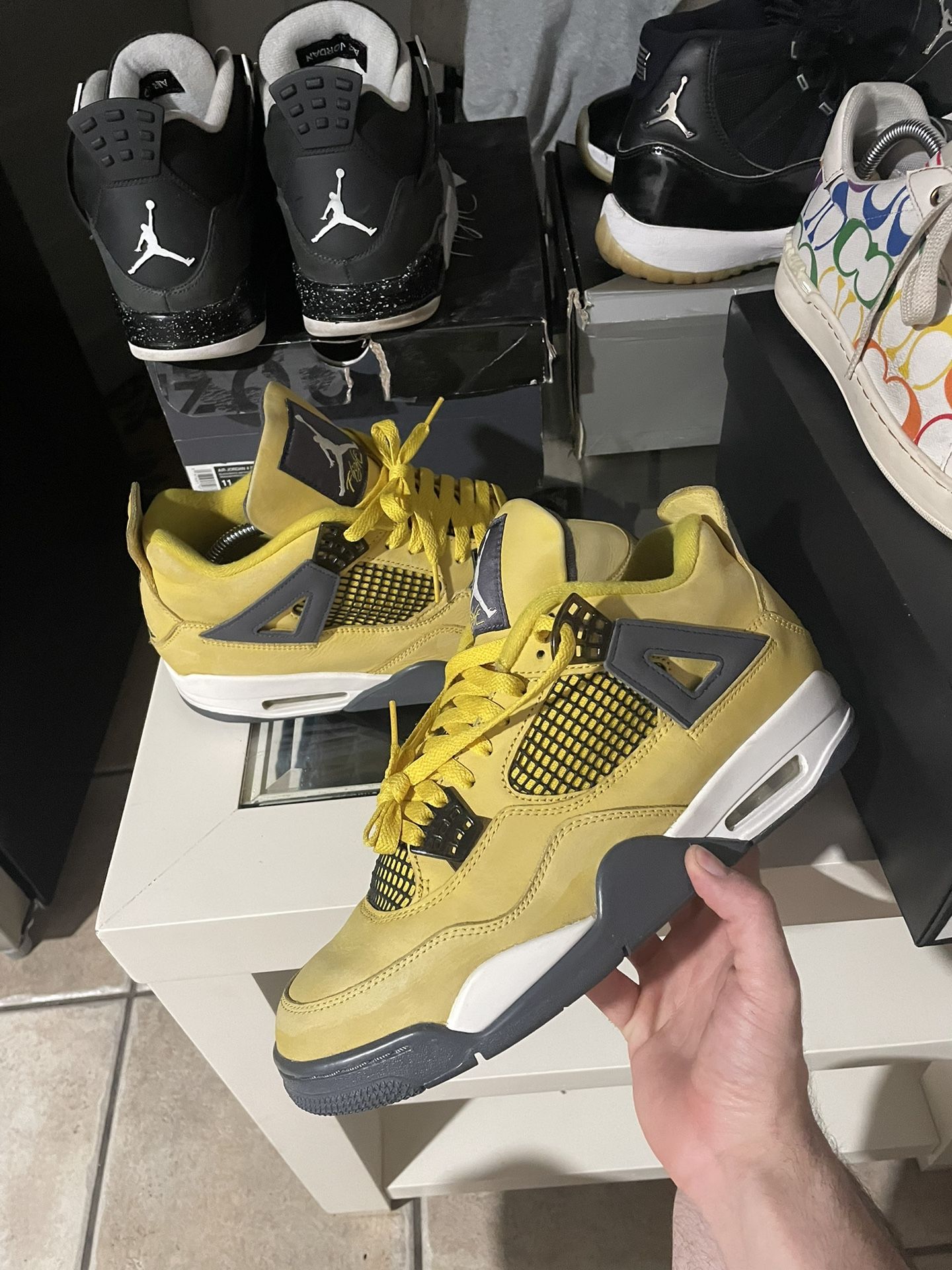 Jordan 4 Lightning Only 72$
