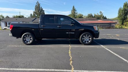 2010 Nissan Titan XE Crew Cab