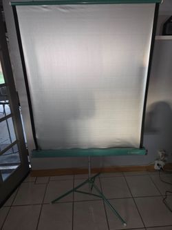 Penncreast Tripod Movie Screen 45" x 38"