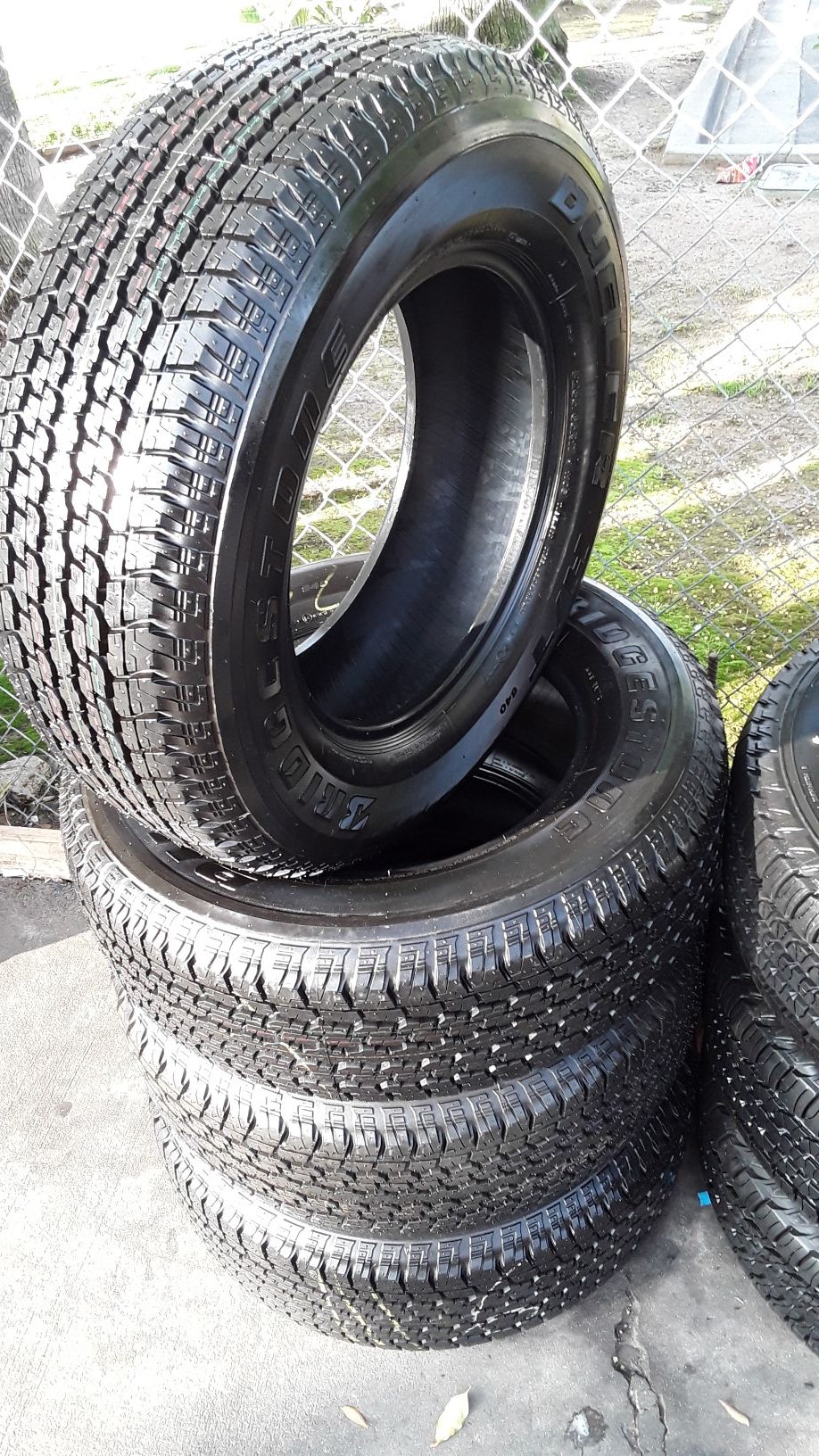 Set Bridgestone 265/65/17 semi new tires