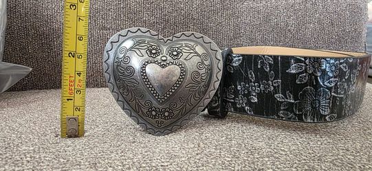 New heart belt buckle with faux leather belt approximately 41" SHIPPING AVAILABLE