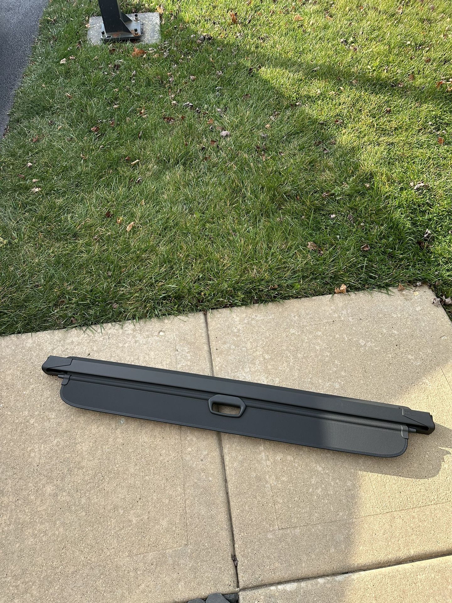 oem 2022 bmw x5 cargo cover 85$ OBO