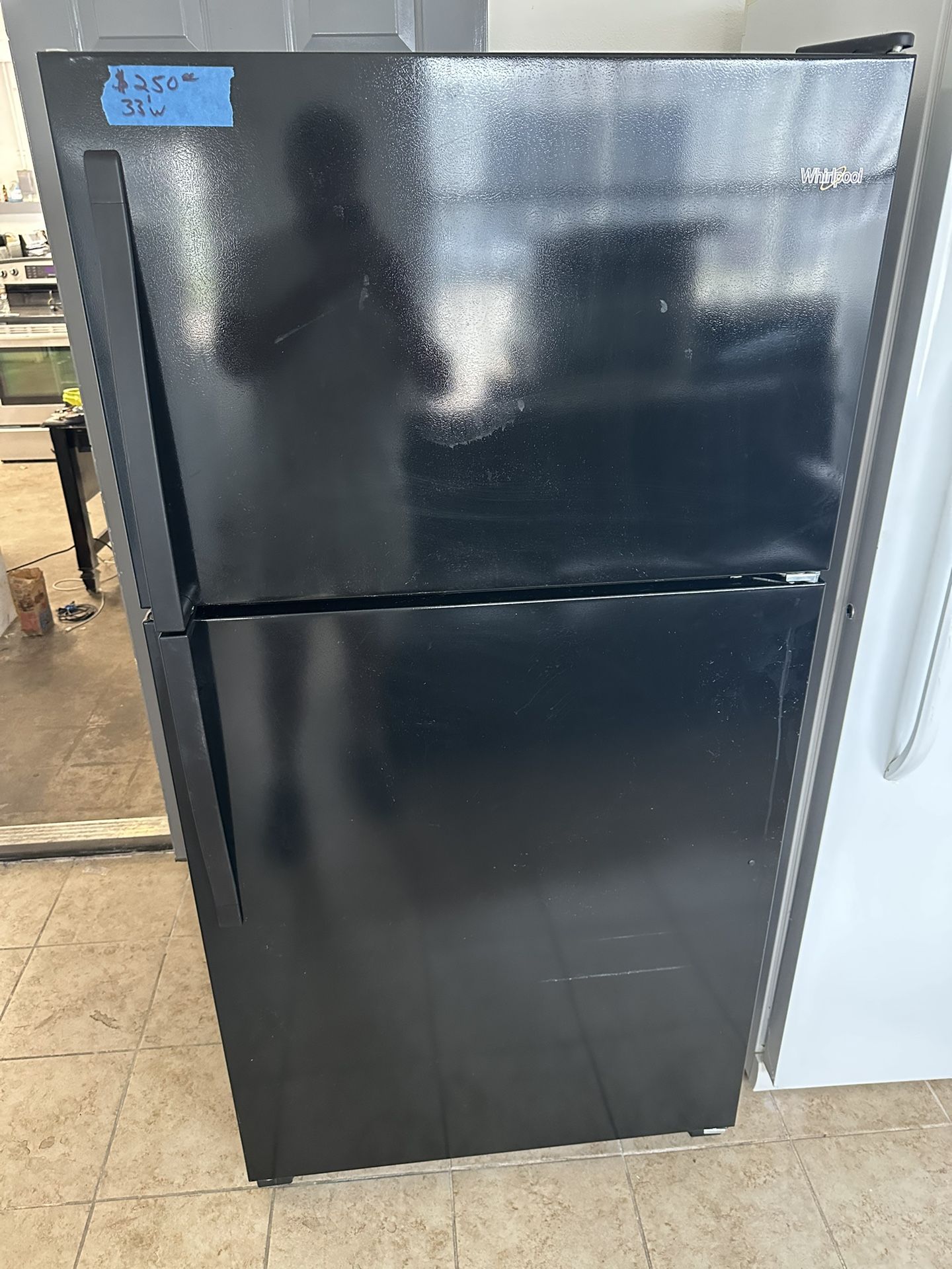 Whirlpool 33’’ W Top & Bottom Refrigerator