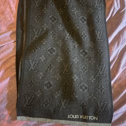 Louis Vuitton scarf