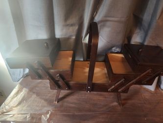 Wood according sewing box
