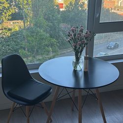 Dining Set Table And Chair With Pillow