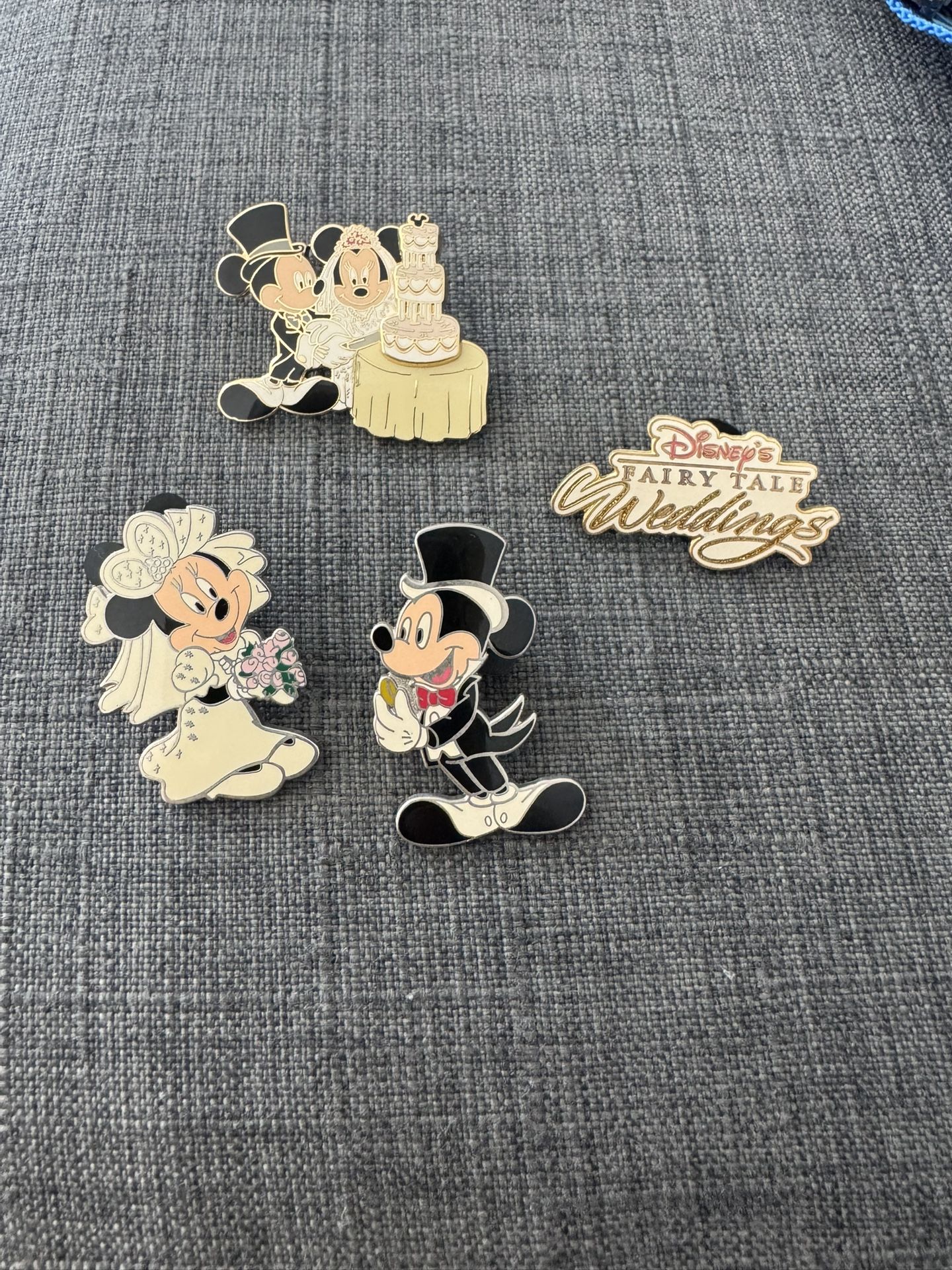 Mickey And Minnie Wedding Pin Set