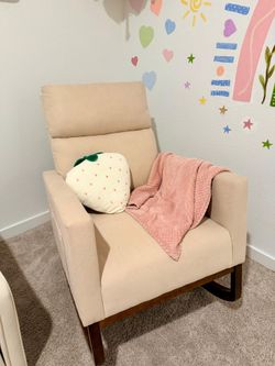 NICE ROCKING CHAIR