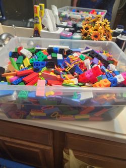 Large Lot of Mixed Building Blocks and Links and dominos