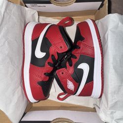 Jordan 1 mid Kids 