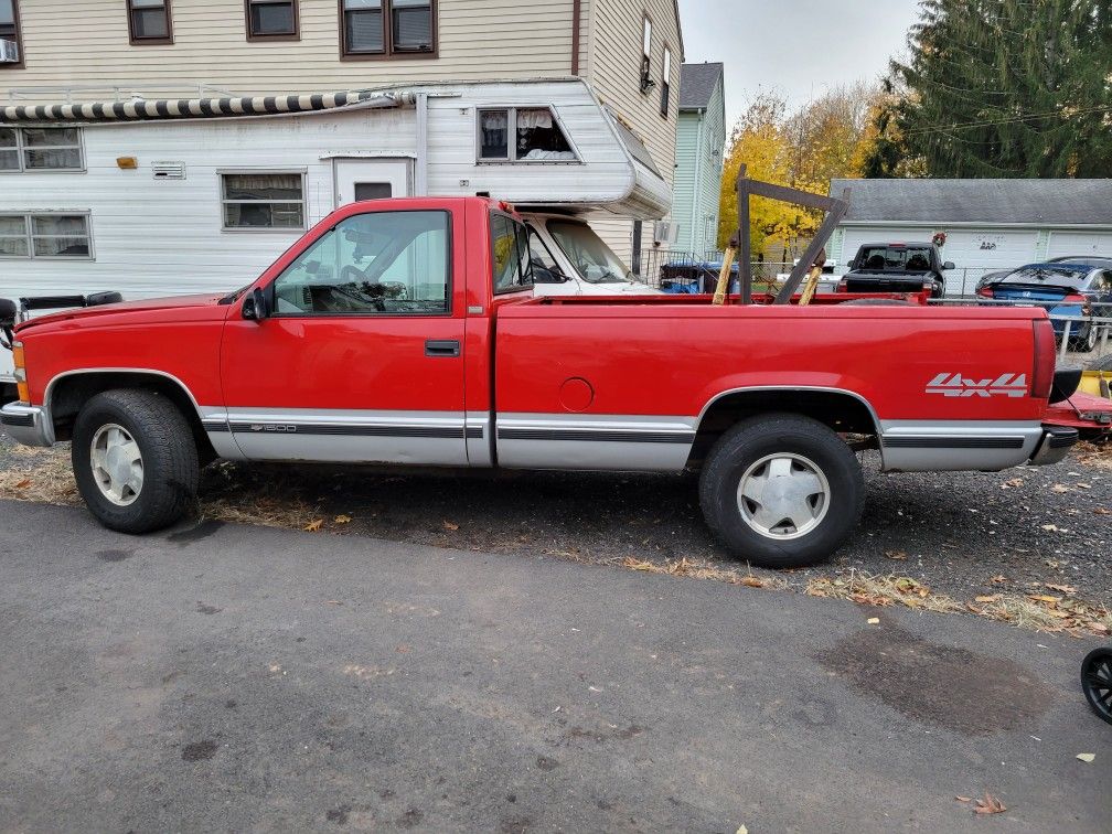 1996 Chevy Silverado 4x4 5.7l 8ft Bed With Plow And Extras