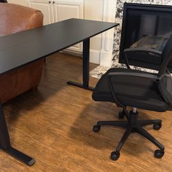 Adjustable Desk/ Standup Table Agilestic Brand. 63x24