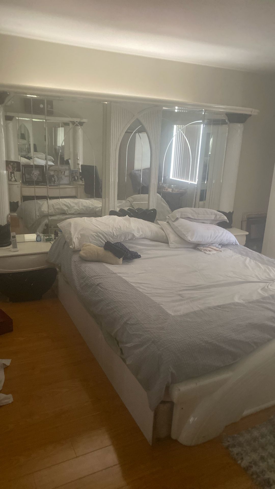 Bedroom set with king size mattress everything included