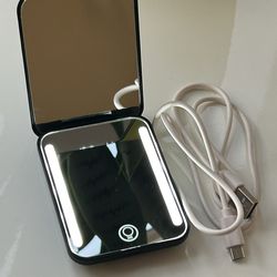 Illuminated LED Compact Mirror With USB Port