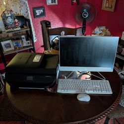 HP ALL IN ONE WHITE DESKTOP COMPUTER