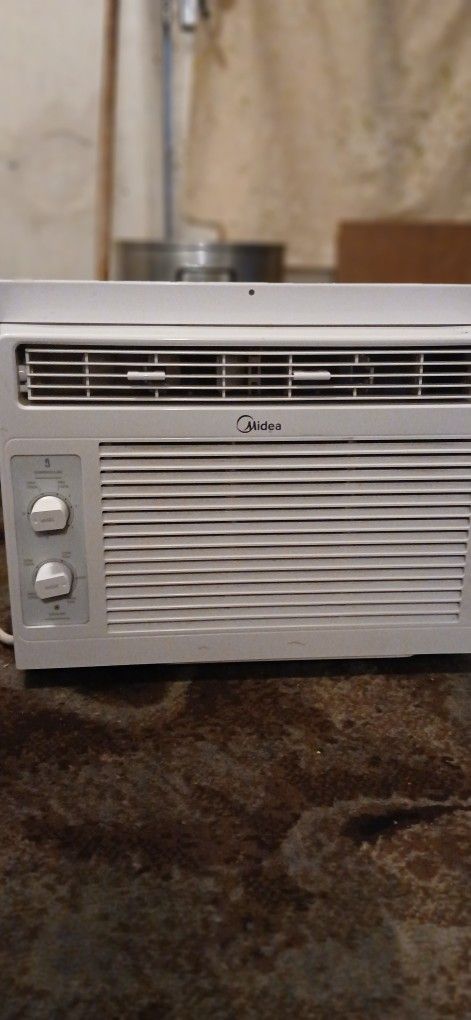 Media 5000 BTU Window AC 100$
