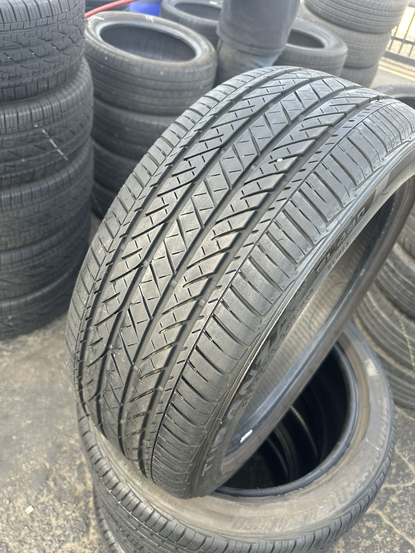SET OF TIRES 215 55 18 BRIDGESTONE 85% LIFE