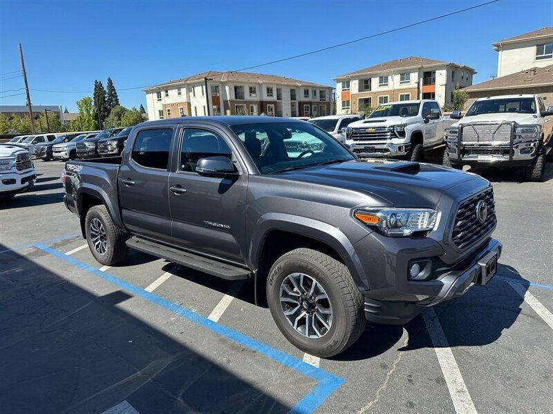 2022 Toyota Tacoma TRD Sport 4x4, 6 speed manual