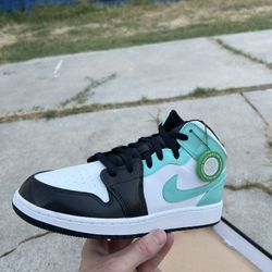 AIR JORDAN 1 MID (GS) 7Y