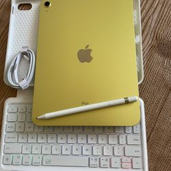 Apple iPad 10th Generation 256GB  With  Keyboard case and Pencil 