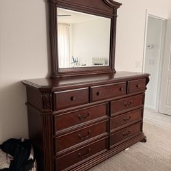 9 Drawer Dresser w/Vanity Mirror 