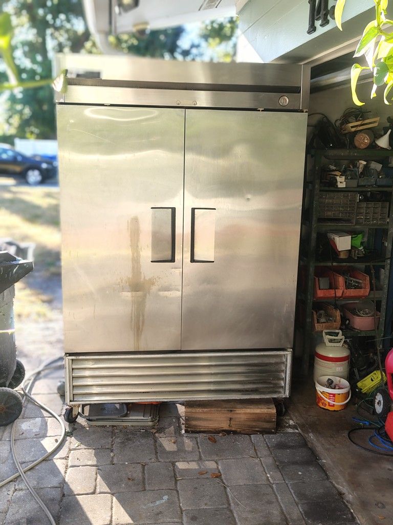 True T-49-HC 54" Two Section Reach In Refrigerator, (2) Left/Right Hinge Solid Doors, 115v