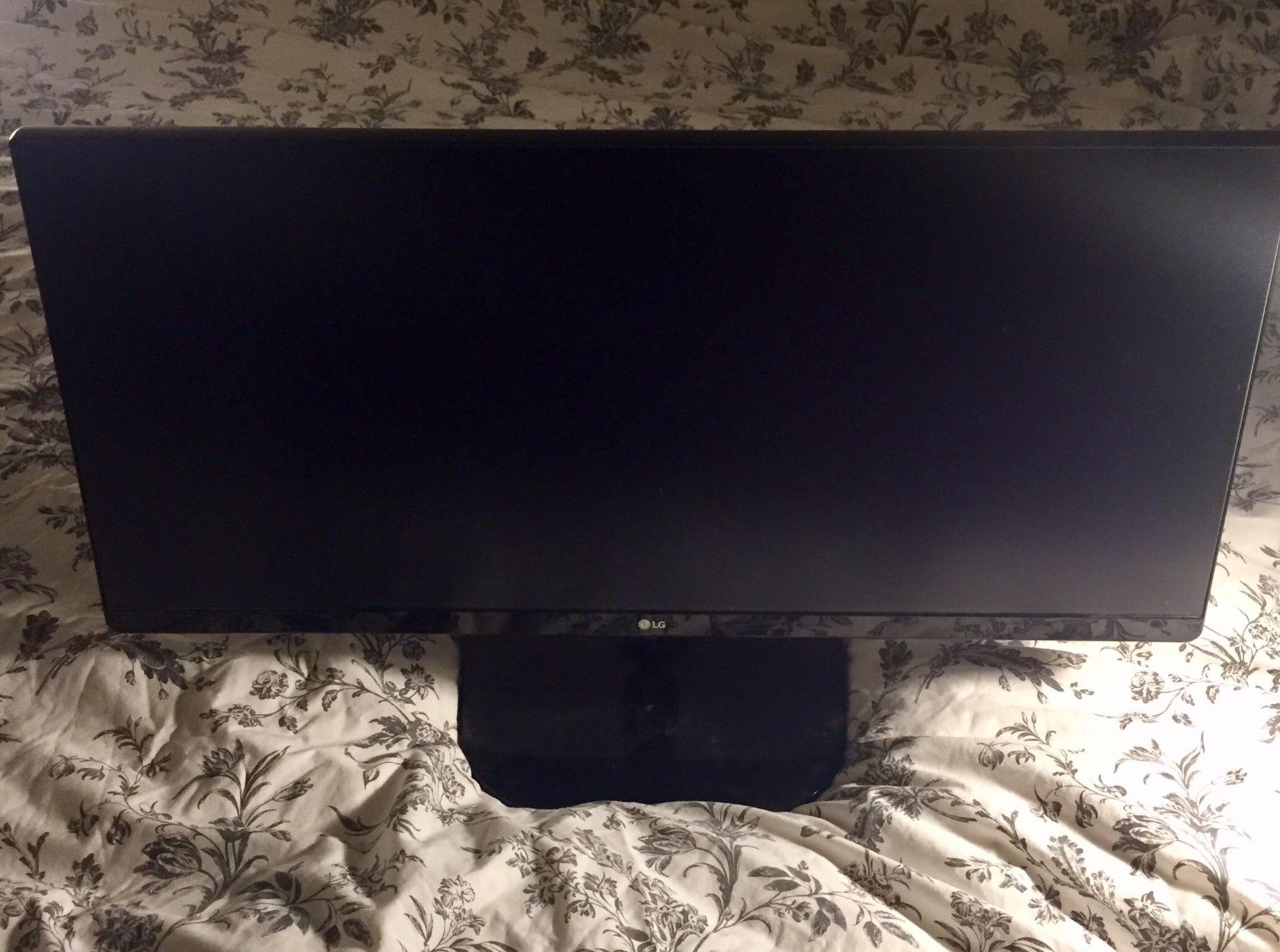 LG ultra wide monitor 25-inch