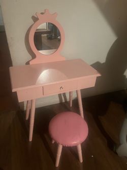 Girl vanity