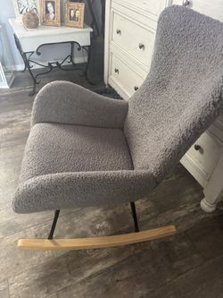 Sherpa grey rocker in excellent condition