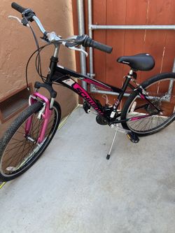26" Schwinn Sidewinder Women's Mountain Bike, Matte Black/Pink