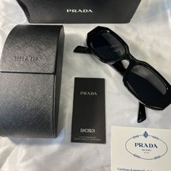 Brand New , Unisex Sunglasses With Accessories 