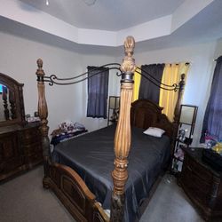 Bedroom Set In Good Condition 